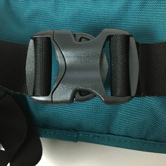 Oakley Fannie Pack Cross Body Bag Seafoam Green - Picture 8 of 8